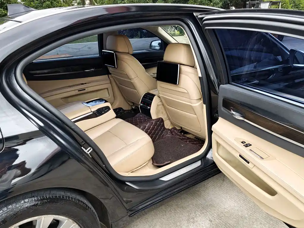 BMW 7 Series — миниатюра 15
