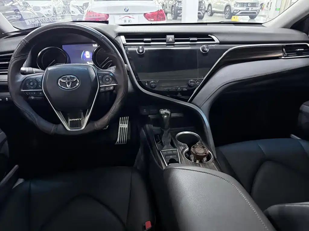 Toyota Camry — миниатюра 12