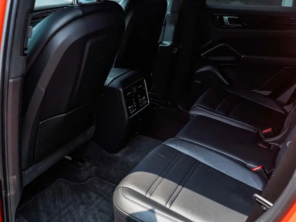 Porsche Cayenne — миниатюра 6