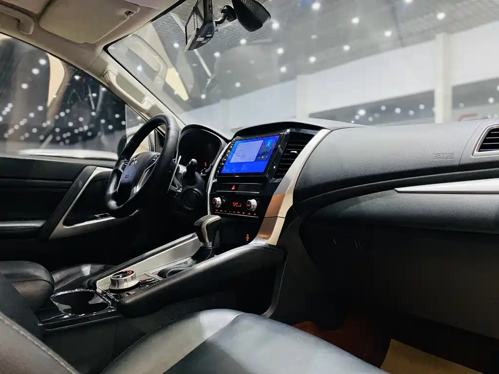 MITSUBISHI PAJERO JINCHANG