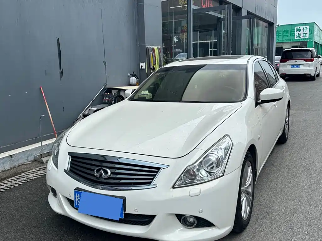 Infiniti G 2012