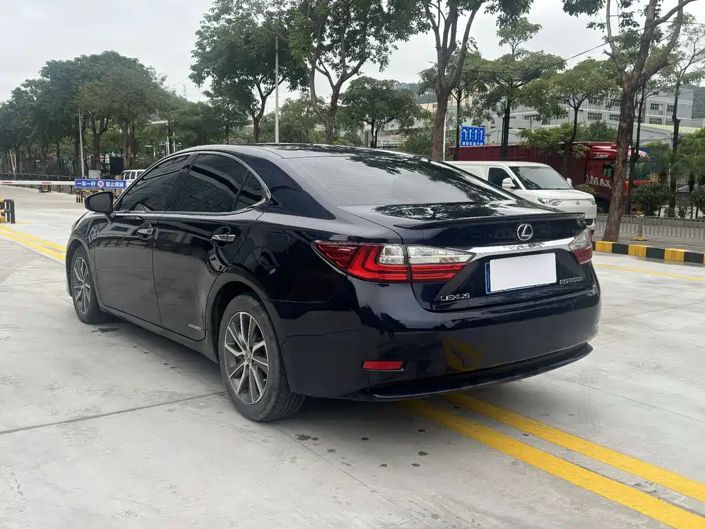 Lexus ES 2015 300h Comfort
