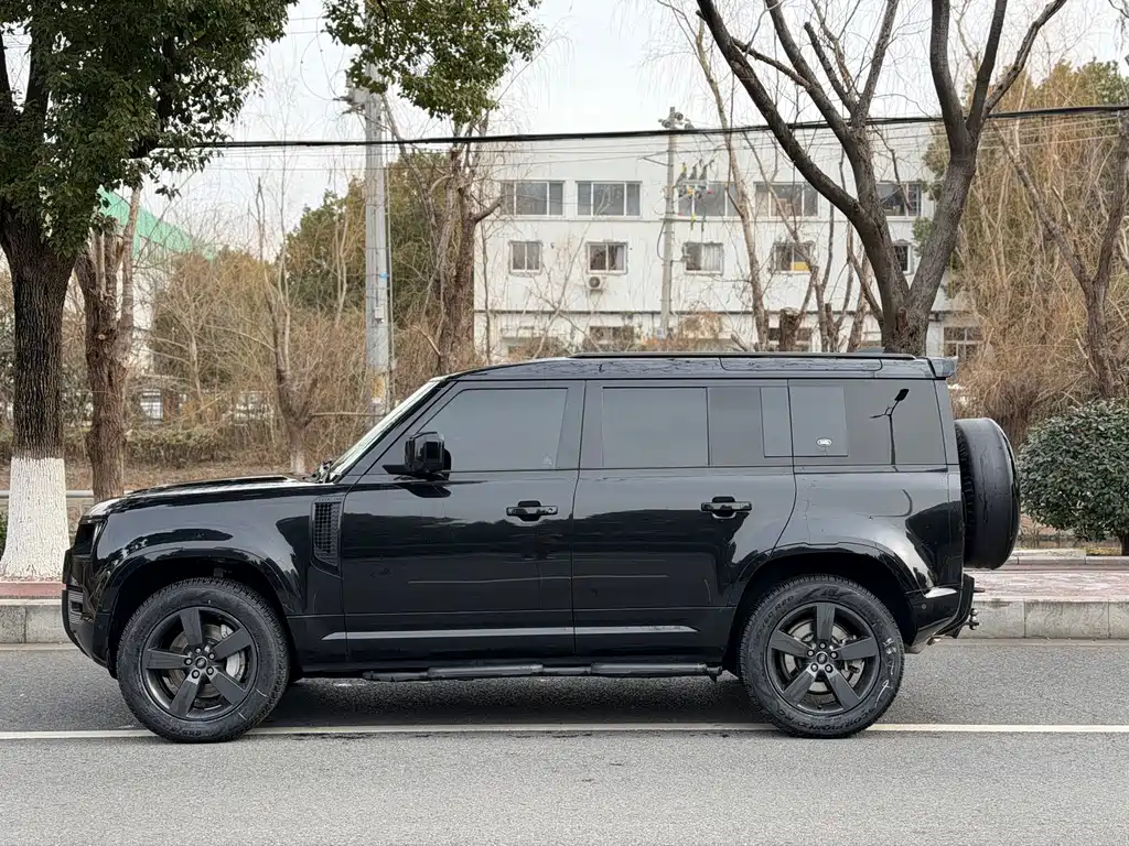 LAND ROVER DEFENDER