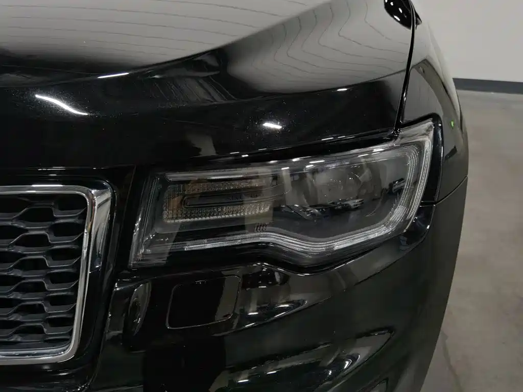 Jeep Grand Cherokee (Import) — миниатюра 7