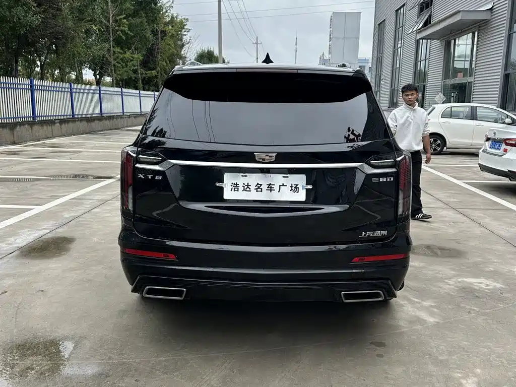 CADILLAC XT6