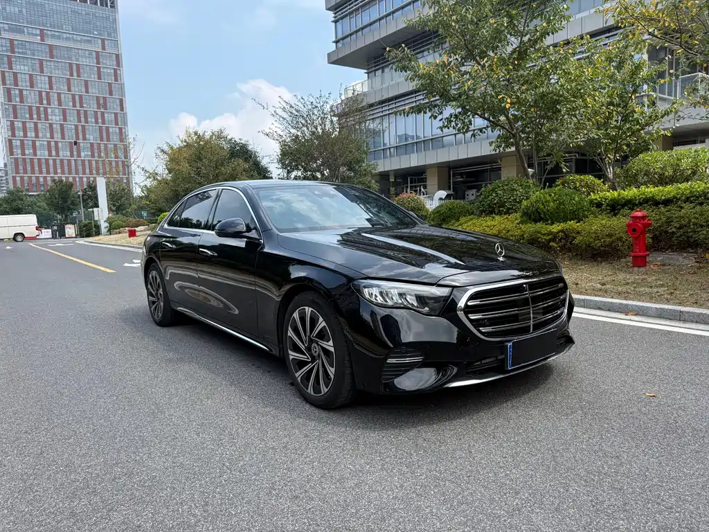 Mercedes-Benz E-Class — миниатюра 3