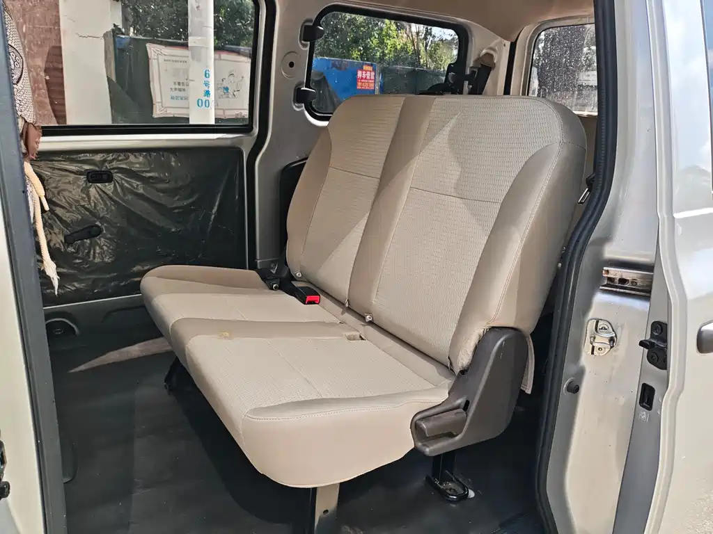 Wuling Hongguang V — миниатюра 7