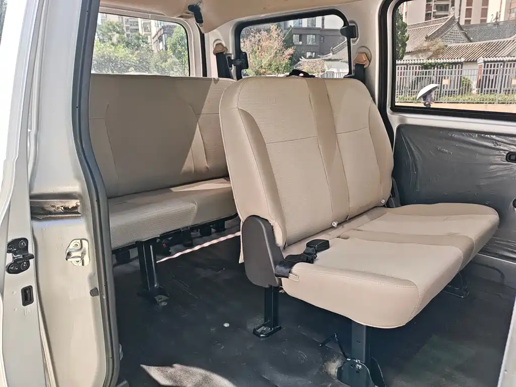 Wuling Hongguang V — миниатюра 9