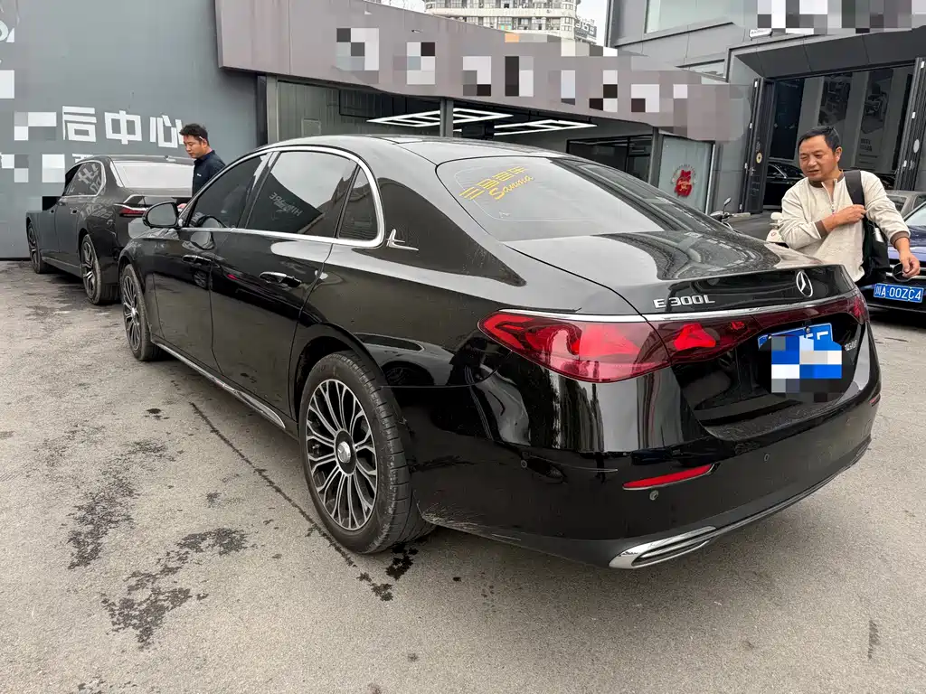 Mercedes-Benz E-Class — миниатюра 9