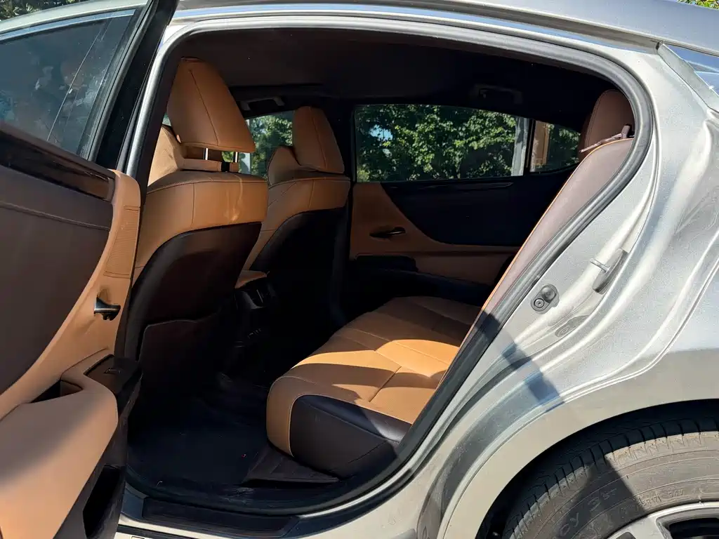 Lexus ES — миниатюра 6