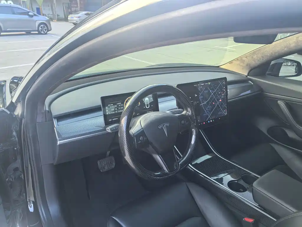 Tesla Model 3 — миниатюра 12