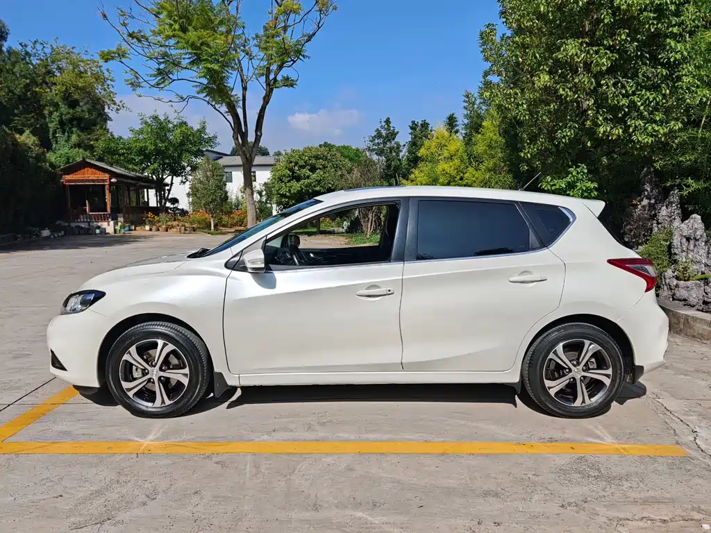 Nissan Tiida — миниатюра 8