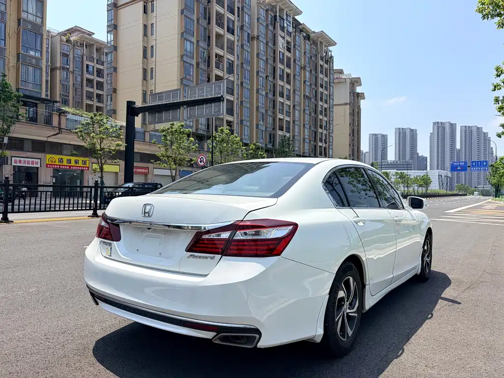 Honda Accord — миниатюра 5