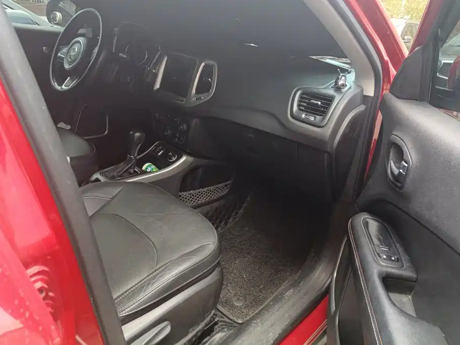 Jeep Compass — миниатюра 8