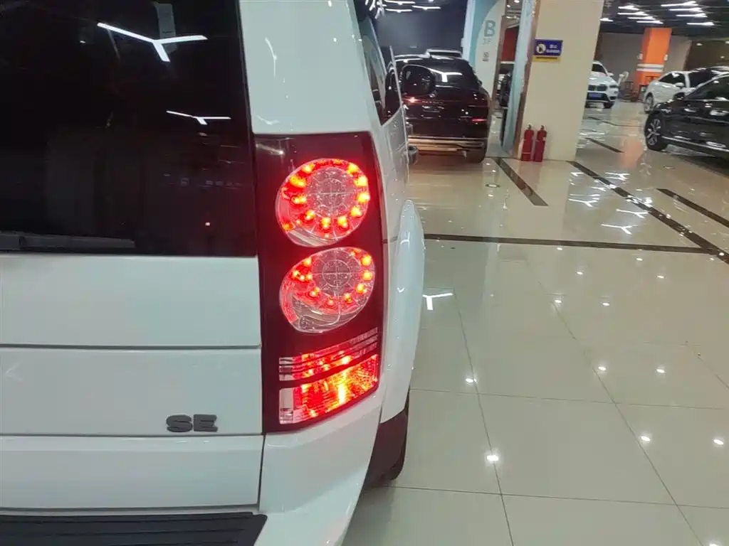 Land Rover Discovery 2015 3.0 SC V6 SE