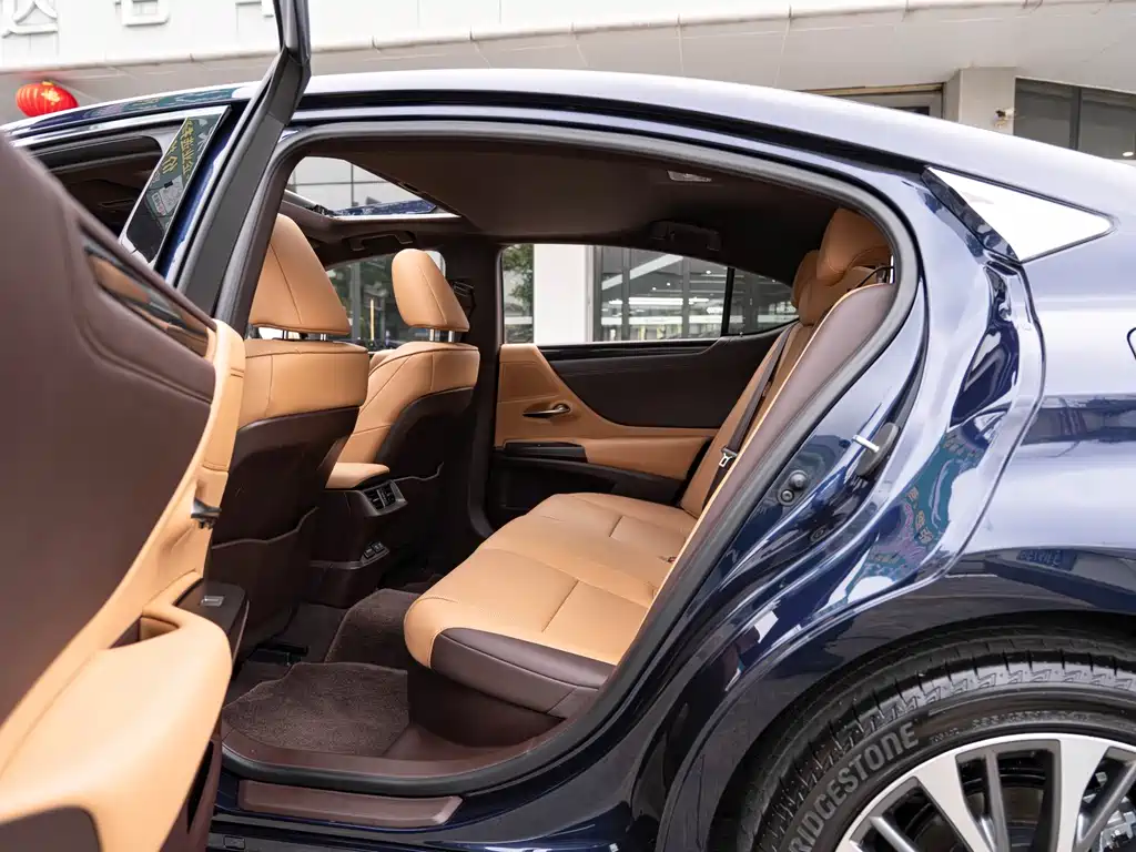 Lexus ES — миниатюра 9