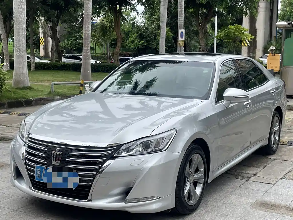 Toyota Crown 2016