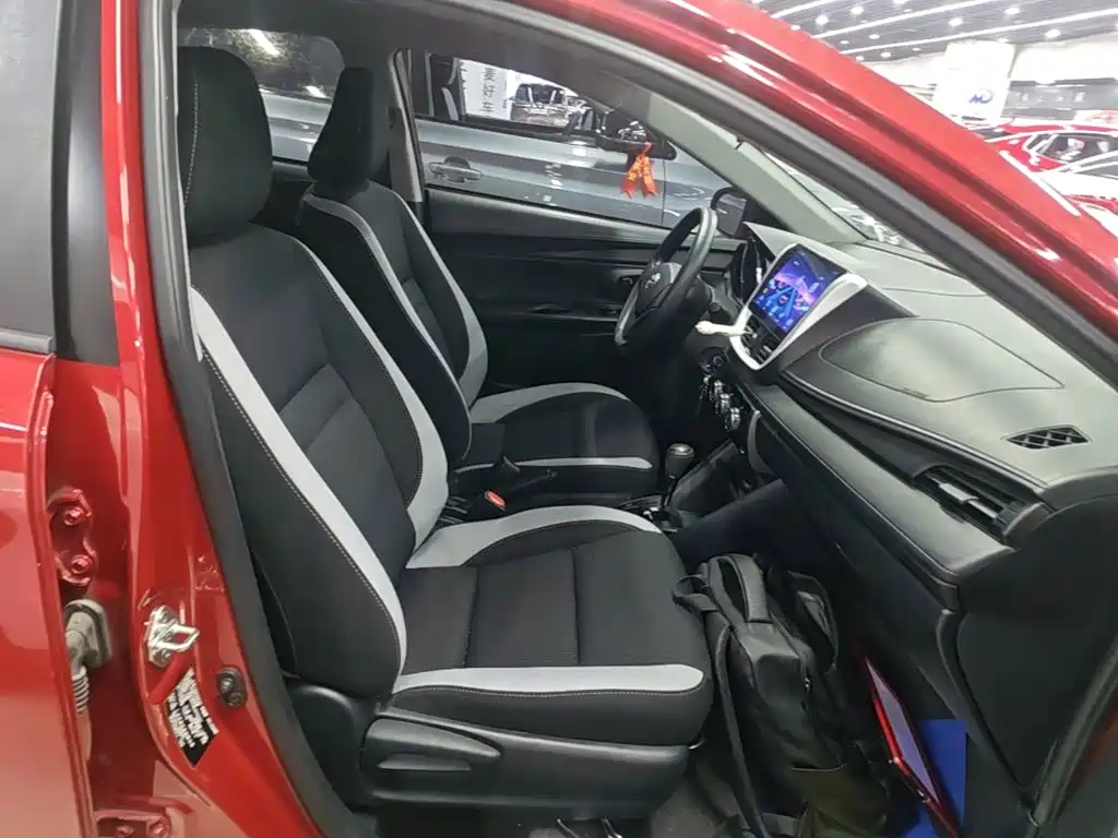 Toyota Yaris L — миниатюра 25