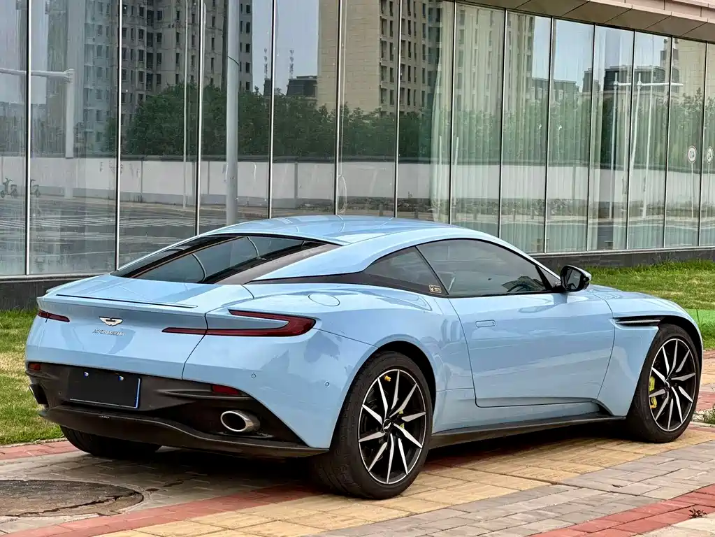 Aston Martin DB11 — миниатюра 3