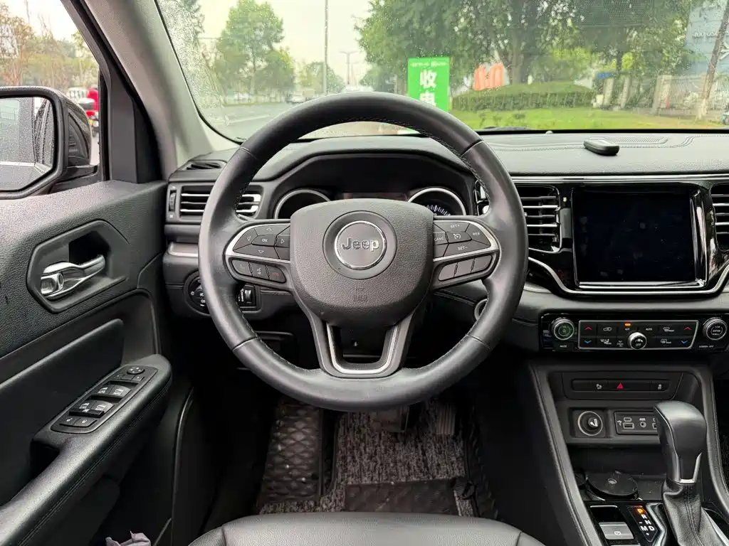 Jeep Commander — миниатюра 14