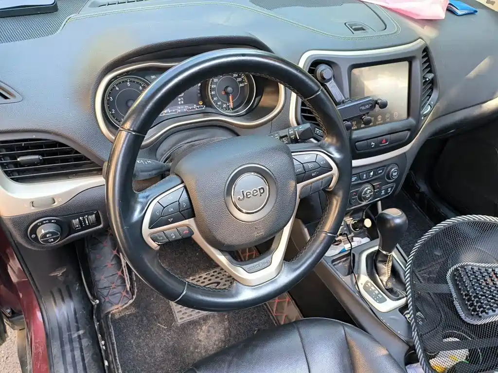 Jeep Cherokee — миниатюра 2