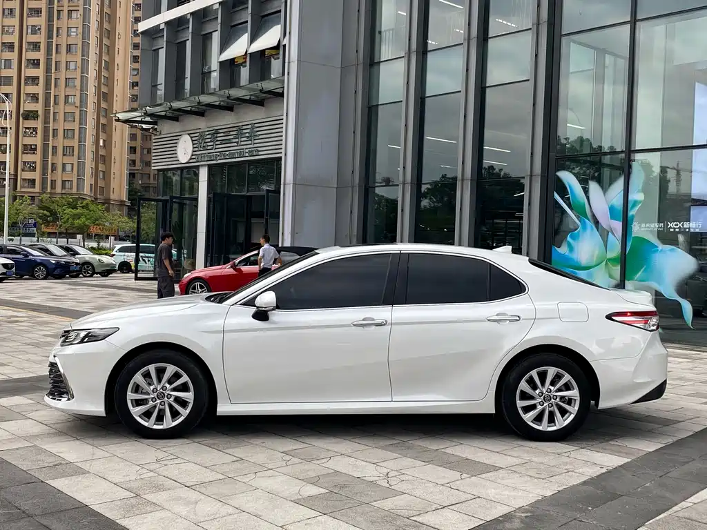 Toyota Camry — миниатюра 6