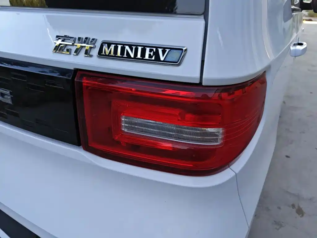 Wuling MINIEV — миниатюра 8