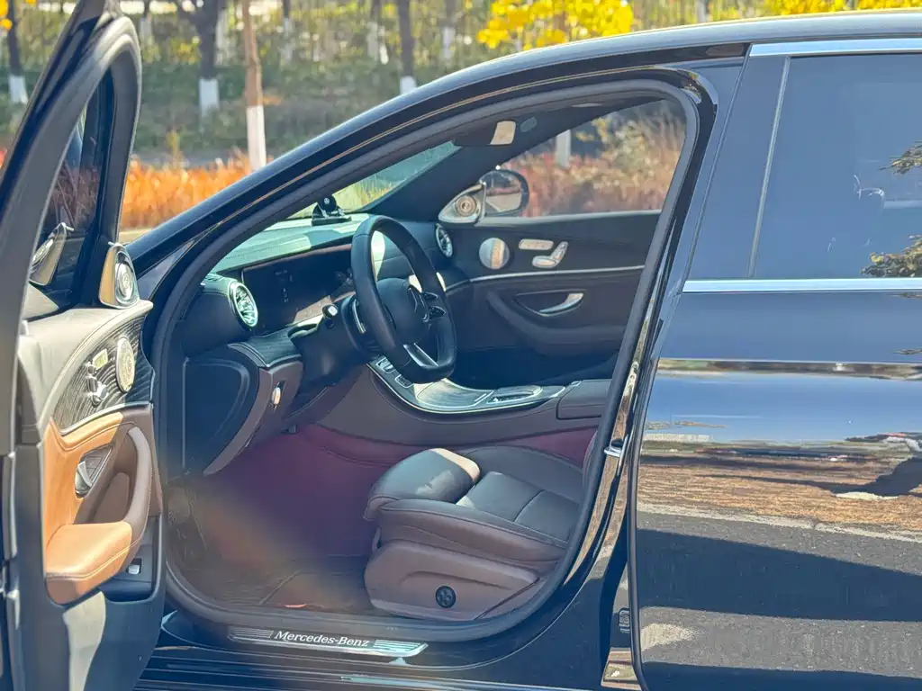 MERCEDES-BENZ E CLASS