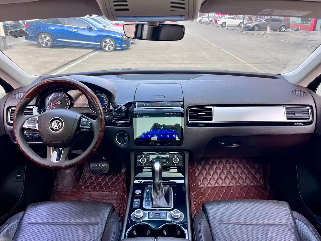 VOLKSWAGEN TOUAREG