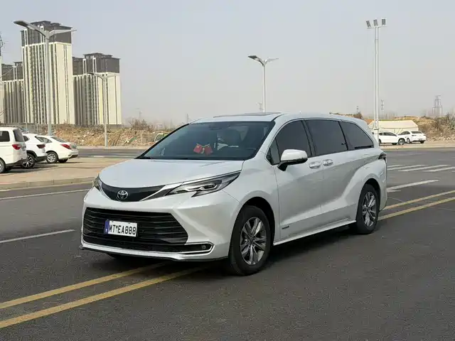 TOYOTA SIENNA 2024