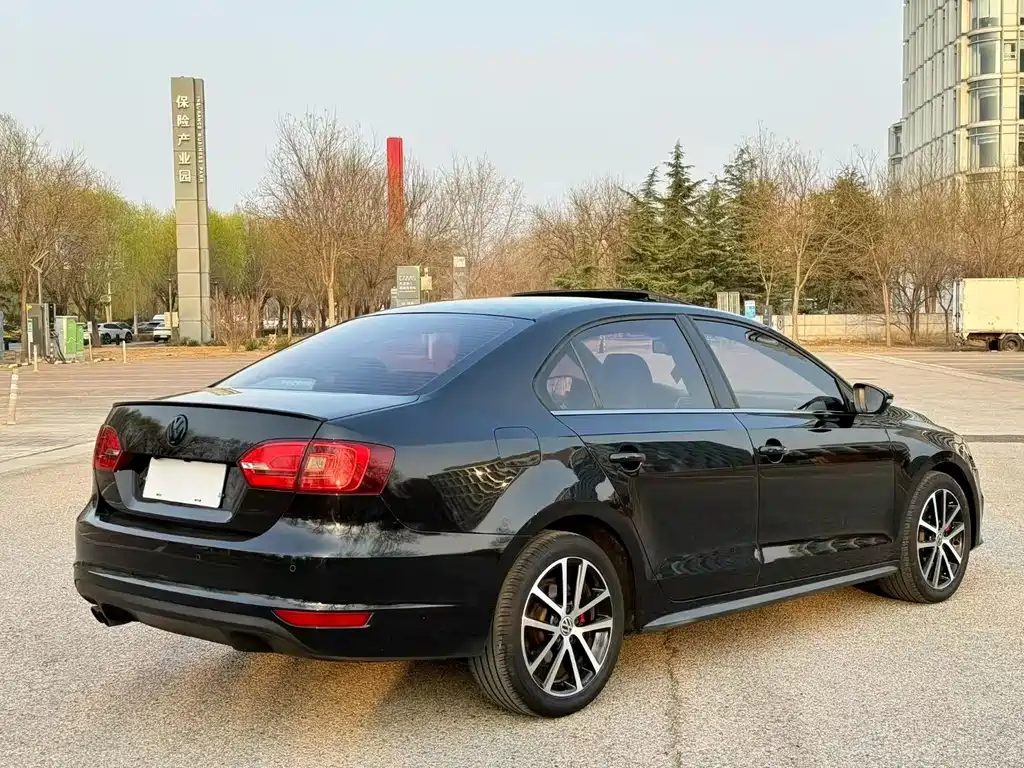 Volkswagen Sagitar 2013 2.0TSI GLI