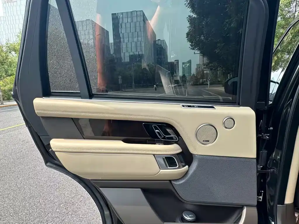 Land Rover Range Rover — миниатюра 19