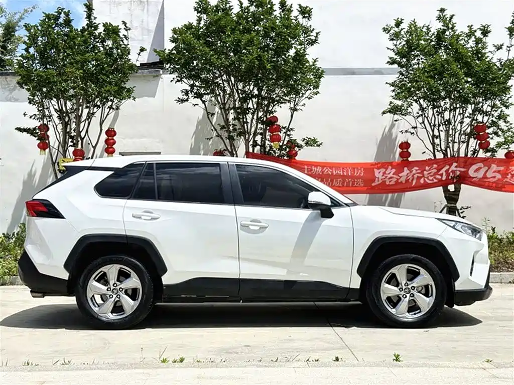 Toyota RAV4 2021 2.0L CVT