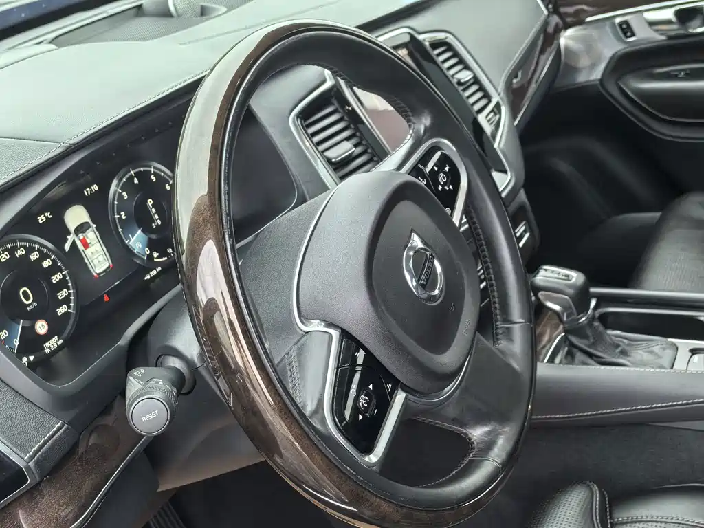 Volvo XC90 — миниатюра 5
