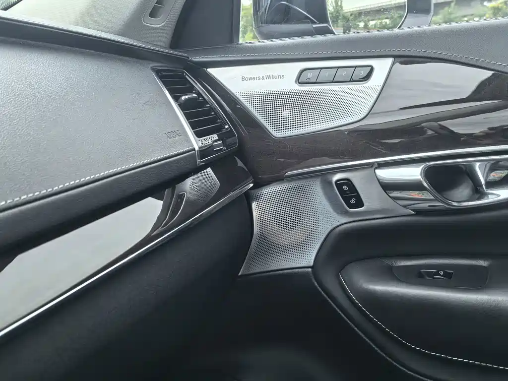 Volvo XC90 — миниатюра 13