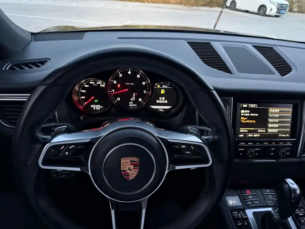 Porsche Macan — миниатюра 7