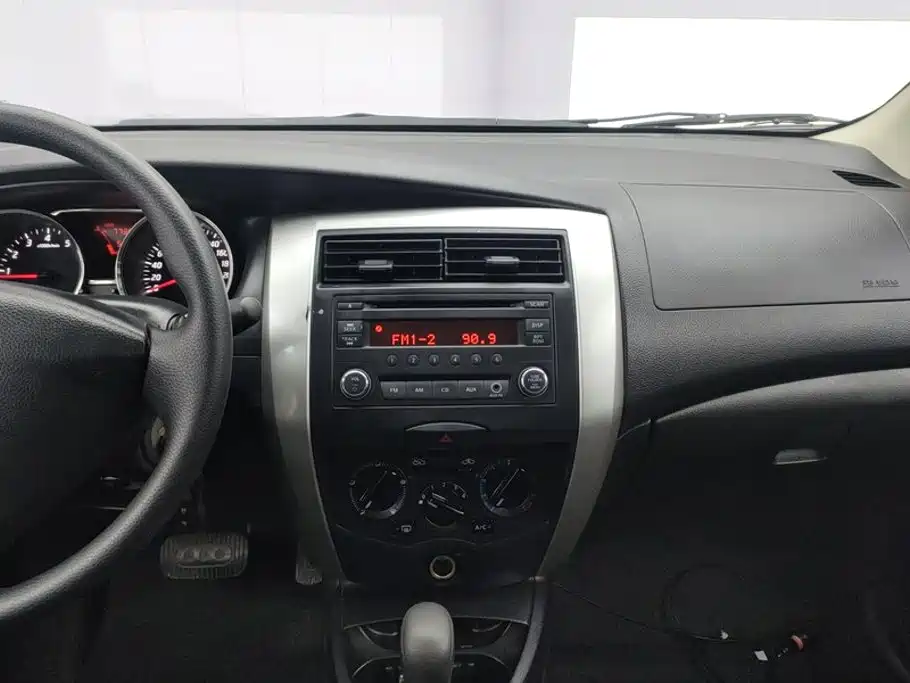 Nissan Livina — миниатюра 13
