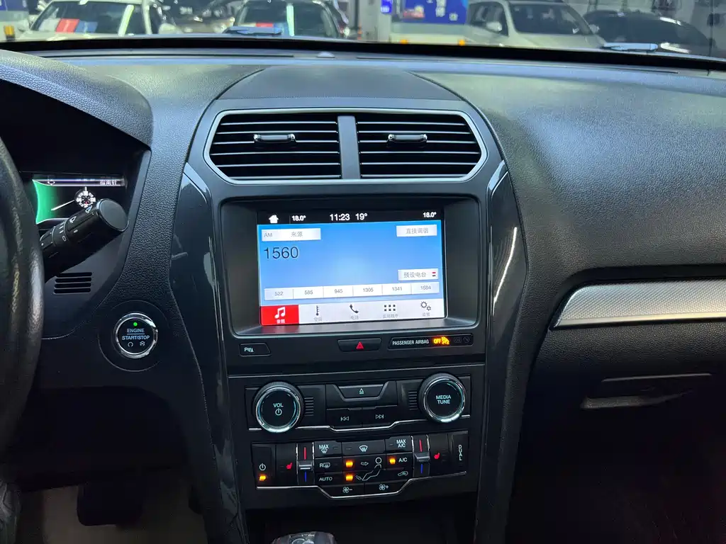 Ford Explorer (Import) — миниатюра 8