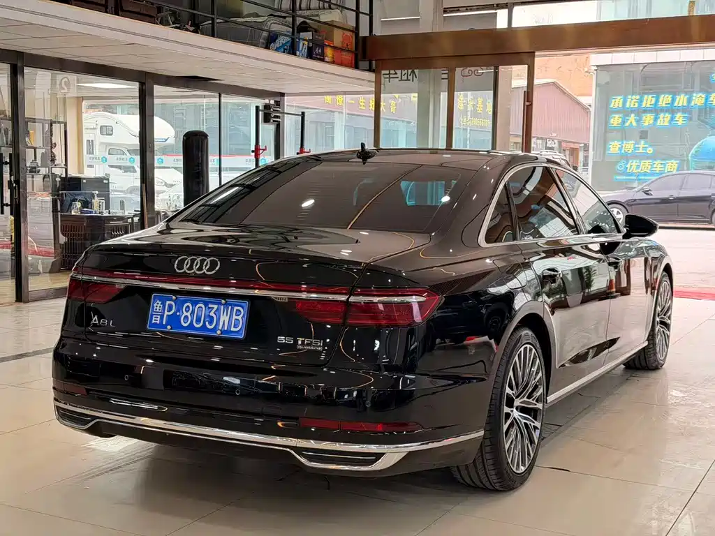 AUDI A8