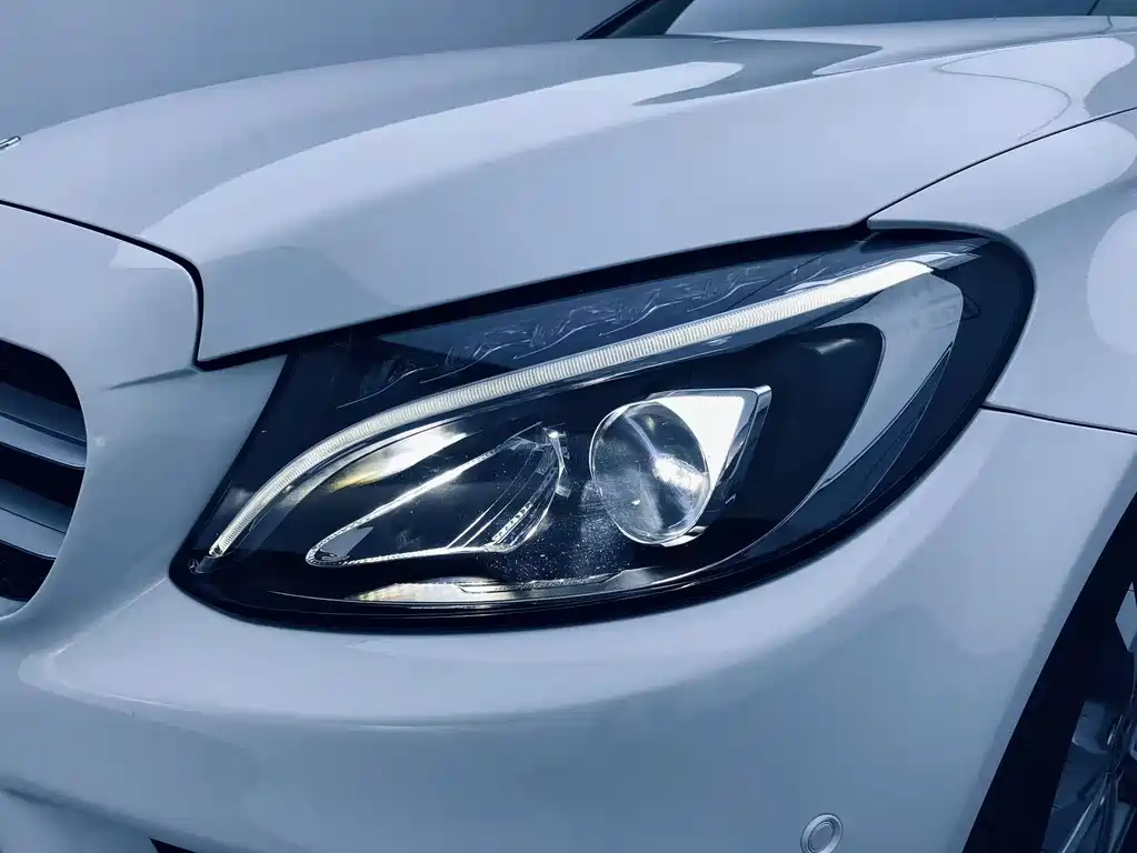 Mercedes-Benz C-Class — миниатюра 6