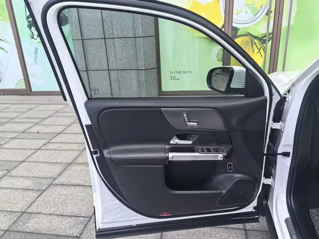 Mercedes-Benz GLB — миниатюра 29
