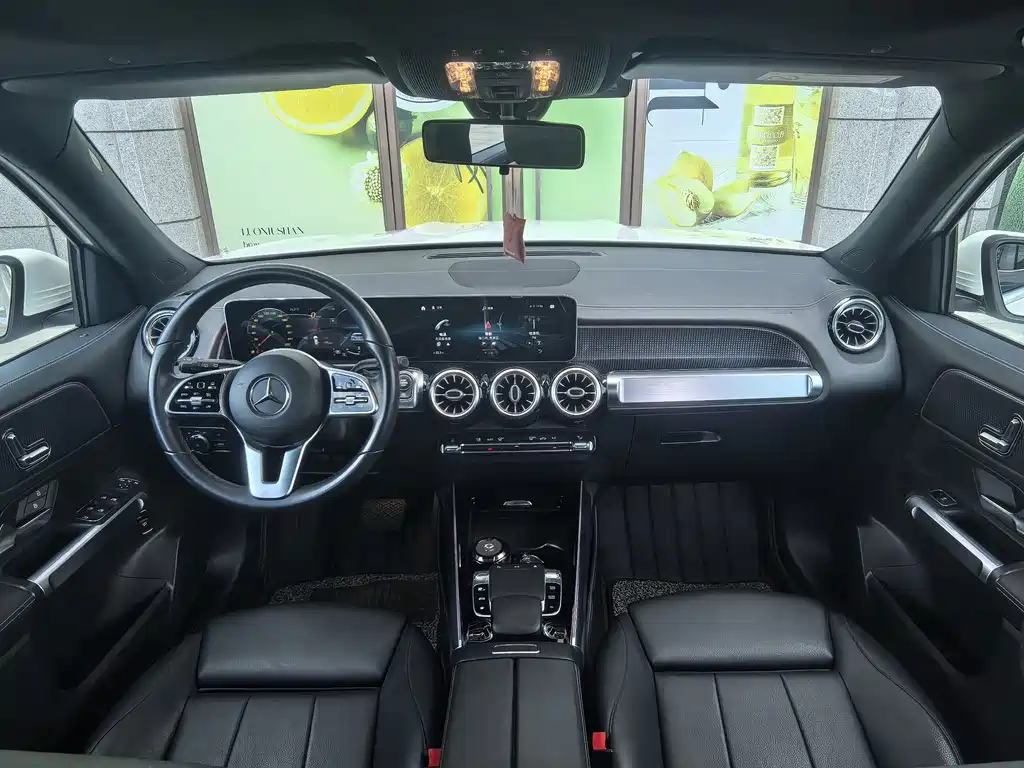 Mercedes-Benz GLB — миниатюра 10