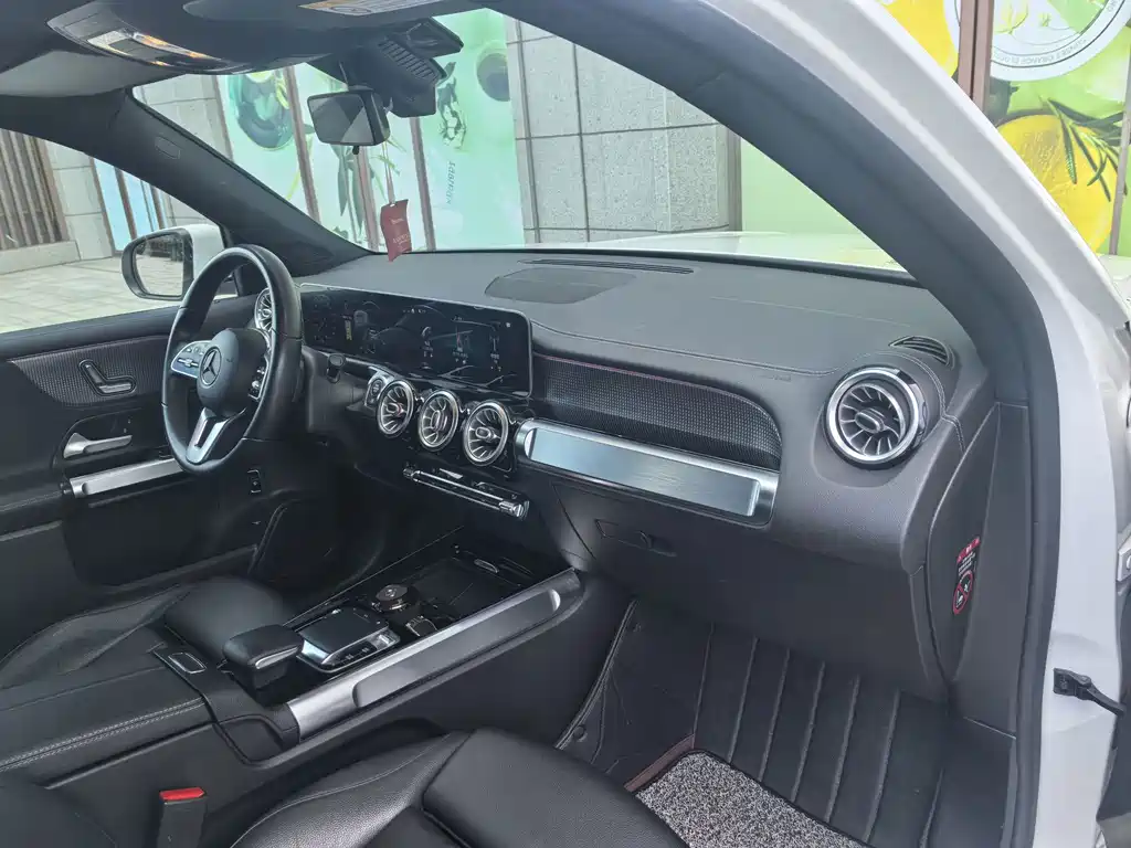 Mercedes-Benz GLB — миниатюра 14