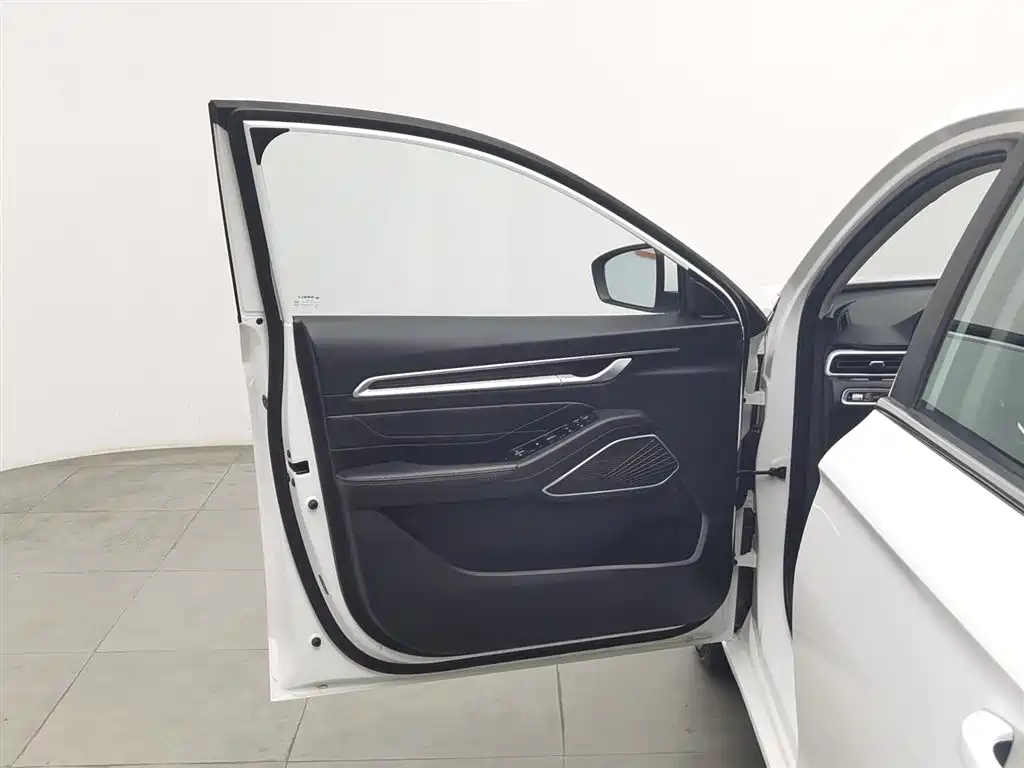 Geely Emgrand 2022 4 1.5L CVT Luxury