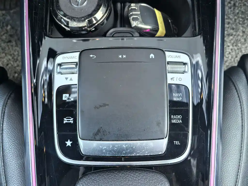 Mercedes-Benz GLB — миниатюра 24