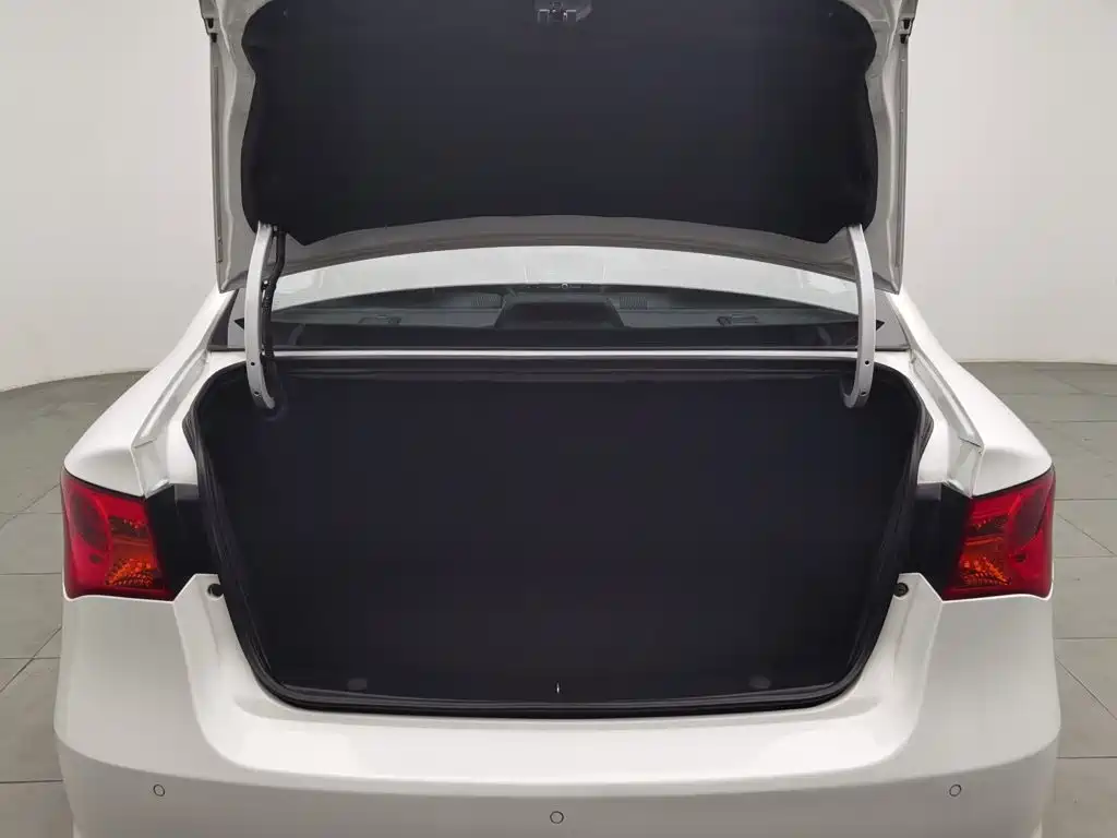Roewe 350 — миниатюра 16