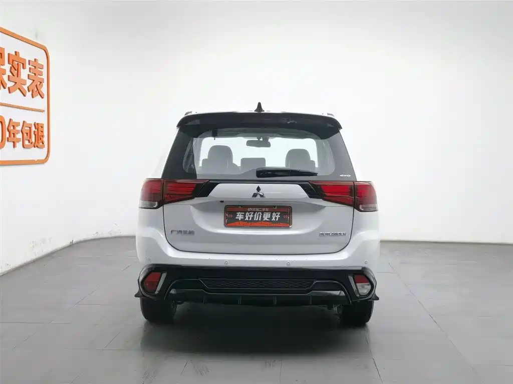 MITSUBISHI OUTLANDER