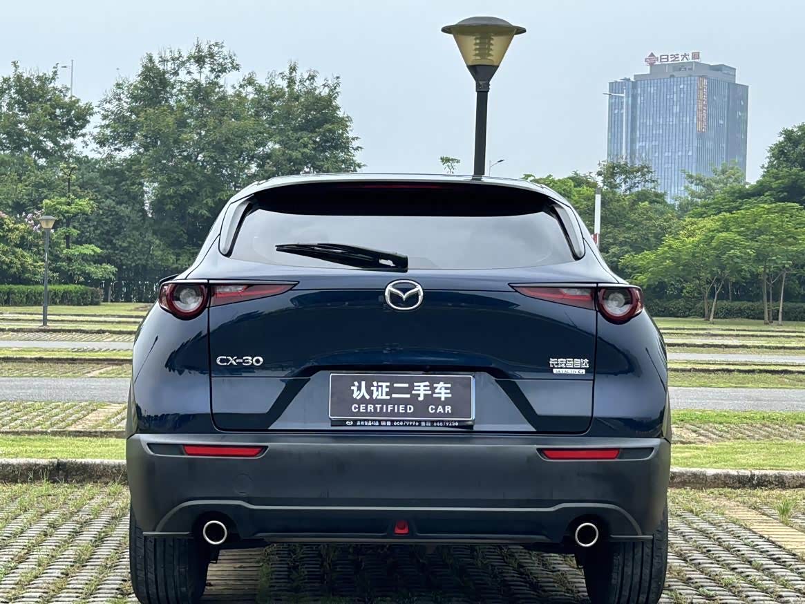 Mazda CX-30 2.0 л 2024 г. Голубой, пробег 9000 км