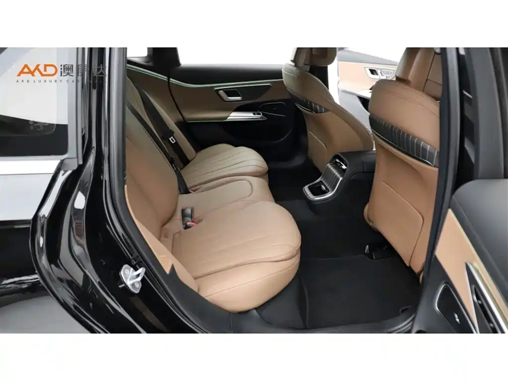Mercedes-Benz E-Class — миниатюра 8