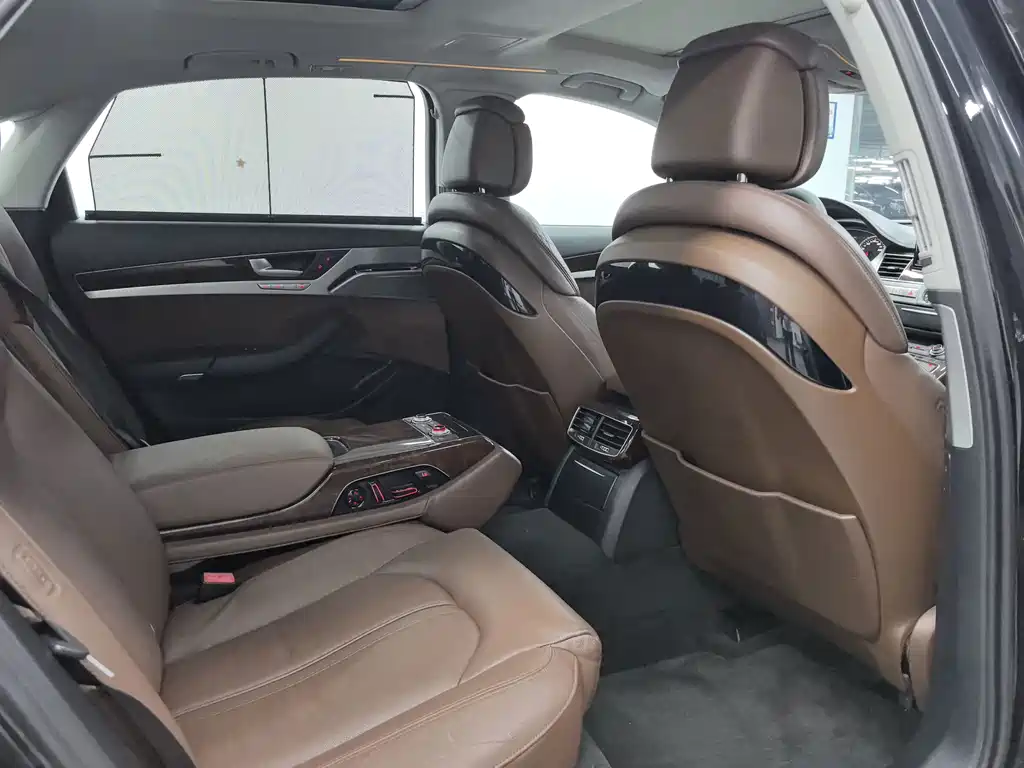 Audi A8 — миниатюра 7